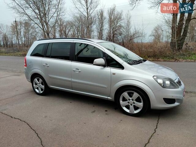 Серый Опель Зафира, объемом двигателя 1.7 л и пробегом 248 тыс. км за 7600 $, фото 15 на Automoto.ua