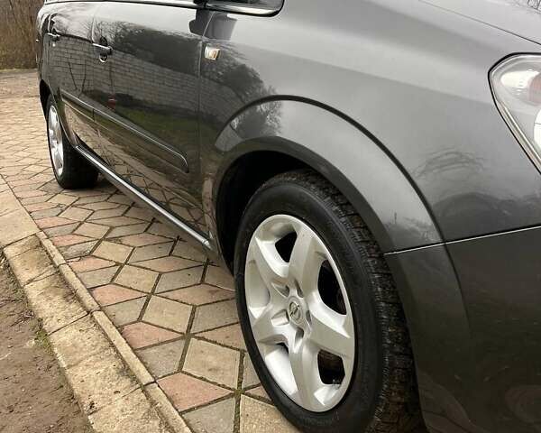 Серый Опель Зафира, объемом двигателя 1.7 л и пробегом 212 тыс. км за 6400 $, фото 29 на Automoto.ua