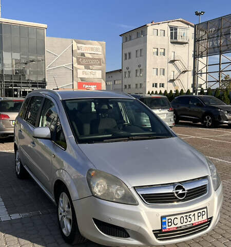 Серый Опель Зафира, объемом двигателя 1.7 л и пробегом 220 тыс. км за 6000 $, фото 5 на Automoto.ua