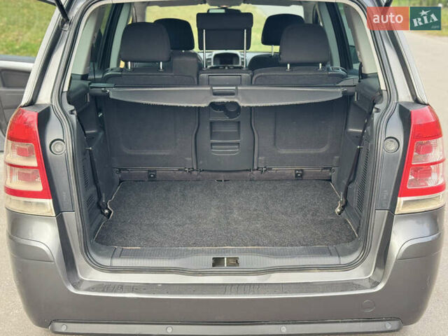 Опель Зафира 2011 в Тернополе на Automoto.ua Серый Опель Зафира, объемом двигателя 1.69 л и пробегом 220 тыс. км за 6500 $, фото 80 на Automoto.ua