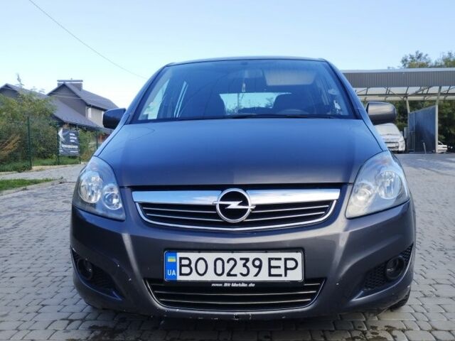 Серый Опель Зафира, объемом двигателя 1.7 л и пробегом 270 тыс. км за 6200 $, фото 2 на Automoto.ua