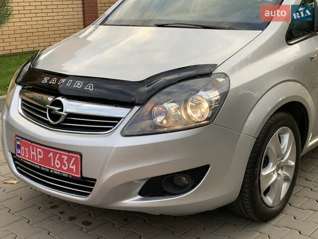Серый Опель Зафира, объемом двигателя 1.8 л и пробегом 221 тыс. км за 5899 $, фото 3 на Automoto.ua