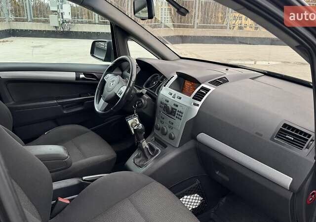 Серый Опель Зафира, объемом двигателя 1.7 л и пробегом 321 тыс. км за 6990 $, фото 8 на Automoto.ua