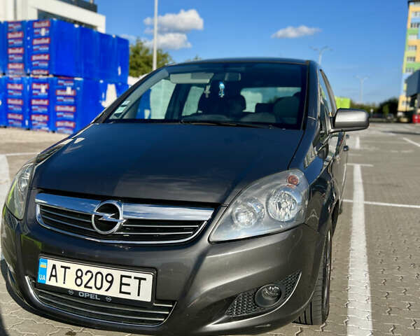 Серый Опель Зафира, объемом двигателя 1.7 л и пробегом 212 тыс. км за 6500 $, фото 4 на Automoto.ua