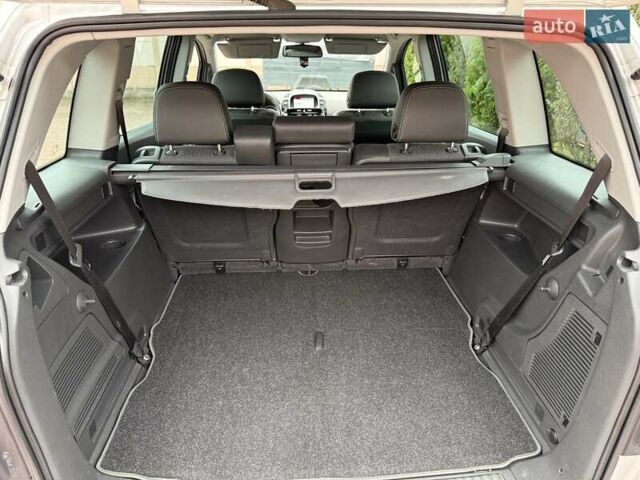 Серый Опель Зафира, объемом двигателя 1.7 л и пробегом 229 тыс. км за 8399 $, фото 164 на Automoto.ua