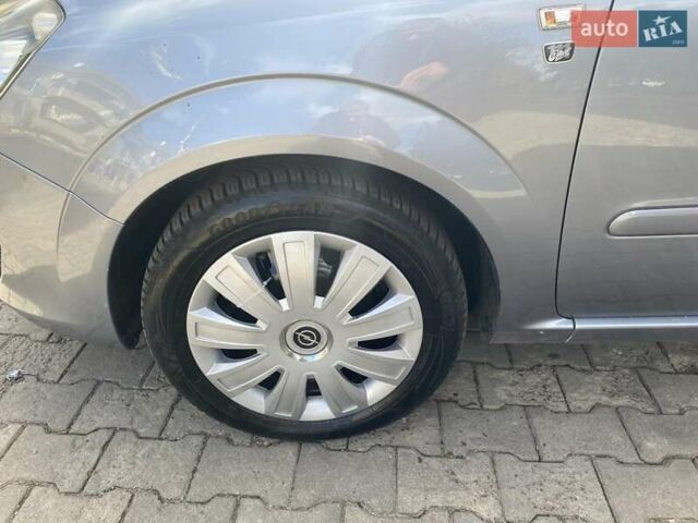 Серый Опель Зафира, объемом двигателя 1.7 л и пробегом 271 тыс. км за 7000 $, фото 7 на Automoto.ua