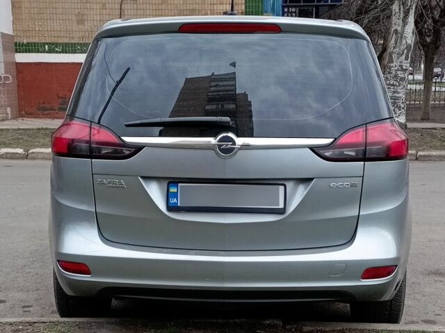 Серый Опель Зафира, объемом двигателя 1.4 л и пробегом 119 тыс. км за 7800 $, фото 3 на Automoto.ua