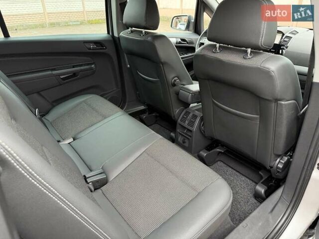 Серый Опель Зафира, объемом двигателя 1.7 л и пробегом 229 тыс. км за 8399 $, фото 151 на Automoto.ua