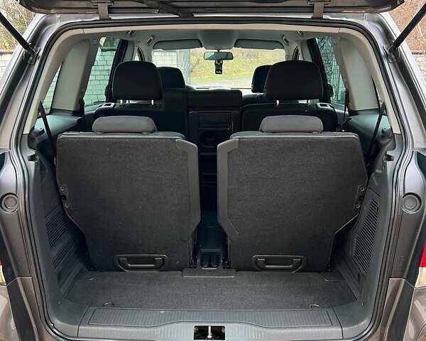 Серый Опель Зафира, объемом двигателя 1.7 л и пробегом 212 тыс. км за 6400 $, фото 12 на Automoto.ua