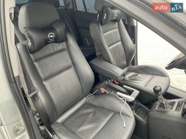Сірий Опель Зафіра, об'ємом двигуна 1.7 л та пробігом 238 тис. км за 8000 $, фото 31 на Automoto.ua