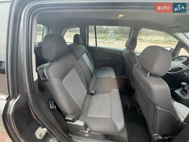 Сірий Опель Зафіра, об'ємом двигуна 1.8 л та пробігом 215 тис. км за 7800 $, фото 38 на Automoto.ua