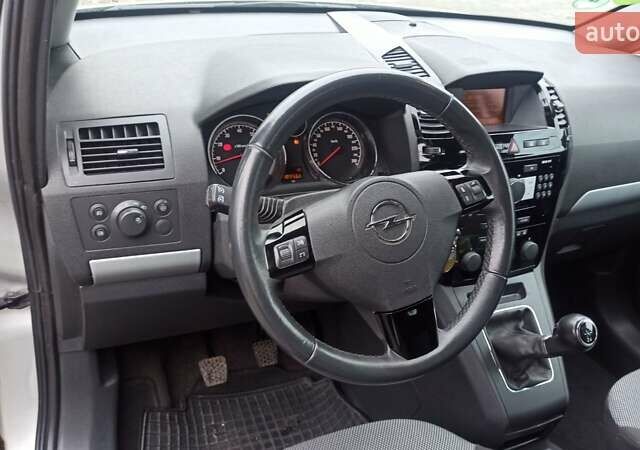 Серый Опель Зафира, объемом двигателя 1.8 л и пробегом 189 тыс. км за 7850 $, фото 40 на Automoto.ua