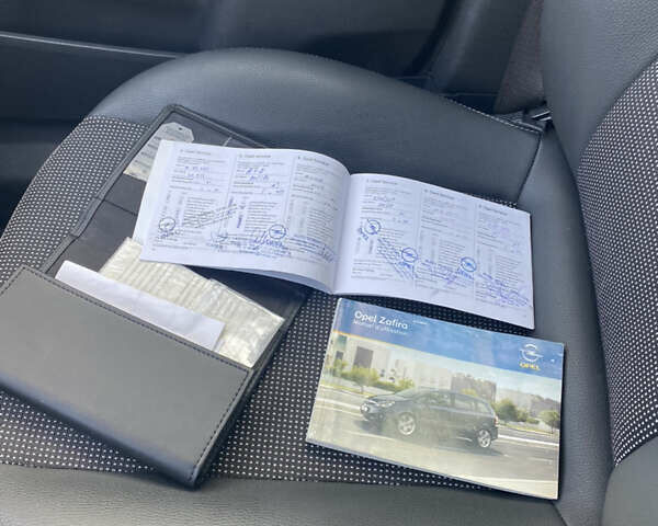 Серый Опель Зафира, объемом двигателя 1.7 л и пробегом 240 тыс. км за 7999 $, фото 31 на Automoto.ua