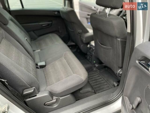 Сірий Опель Зафіра, об'ємом двигуна 1.8 л та пробігом 190 тис. км за 7750 $, фото 4 на Automoto.ua