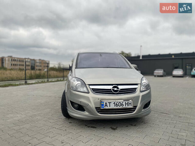 Сірий Опель Зафіра, об'ємом двигуна 1.7 л та пробігом 238 тис. км за 8000 $, фото 1 на Automoto.ua