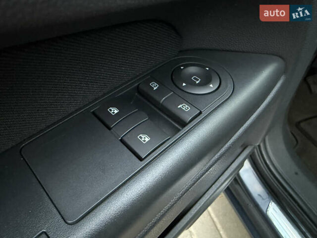 Опель Зафіра 2011 у Тернополі на Automoto.ua Сірий Опель Зафіра, об'ємом двигуна 1.6 л та пробігом 233 тис. км за 7400 $, фото 30 на Automoto.ua