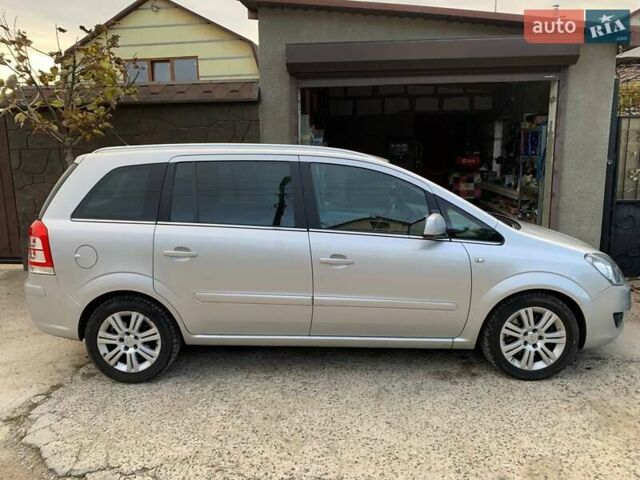 Серый Опель Зафира, объемом двигателя 1.7 л и пробегом 344 тыс. км за 5500 $, фото 9 на Automoto.ua