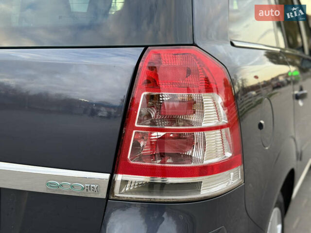 Серый Опель Зафира, объемом двигателя 1.6 л и пробегом 233 тыс. км за 7400 $, фото 16 на Automoto.ua