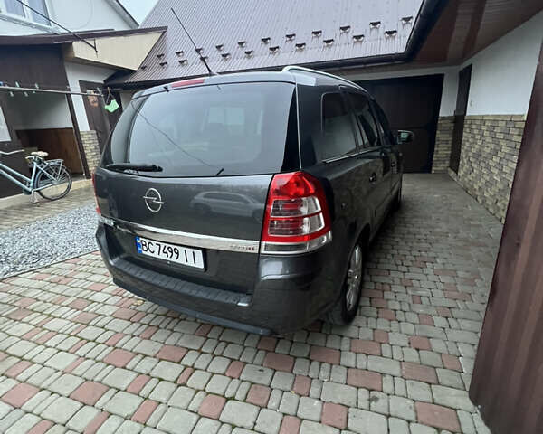 Серый Опель Зафира, объемом двигателя 1.7 л и пробегом 200 тыс. км за 7650 $, фото 4 на Automoto.ua