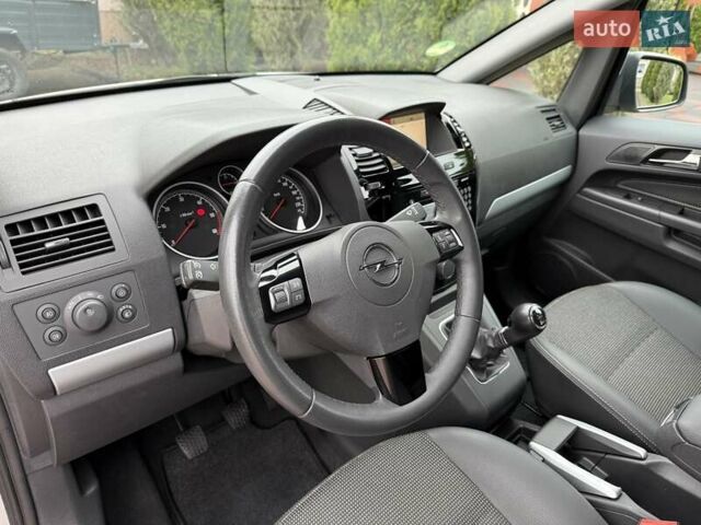 Серый Опель Зафира, объемом двигателя 1.7 л и пробегом 229 тыс. км за 8399 $, фото 76 на Automoto.ua