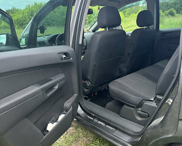 Серый Опель Зафира, объемом двигателя 1.7 л и пробегом 266 тыс. км за 7500 $, фото 7 на Automoto.ua