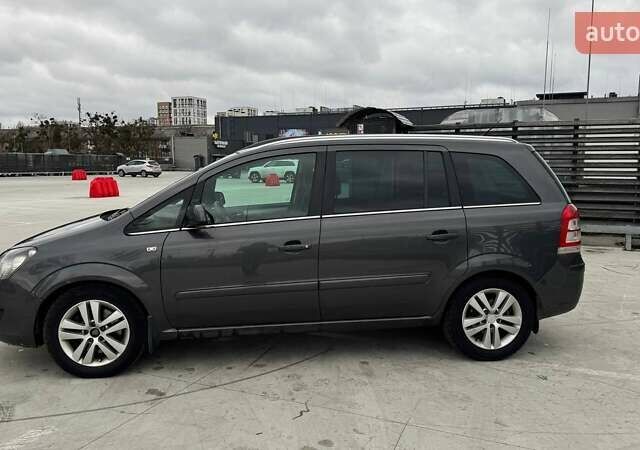 Серый Опель Зафира, объемом двигателя 1.7 л и пробегом 321 тыс. км за 6990 $, фото 3 на Automoto.ua