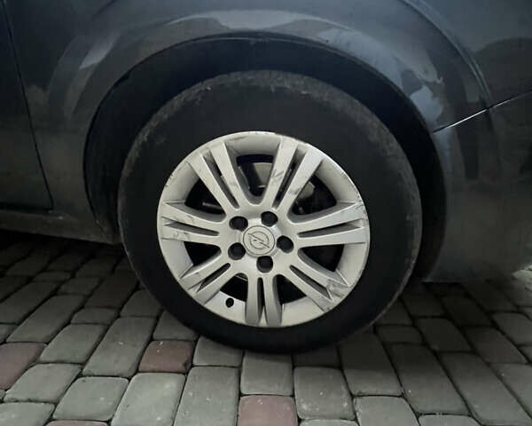 Серый Опель Зафира, объемом двигателя 1.7 л и пробегом 200 тыс. км за 7650 $, фото 3 на Automoto.ua