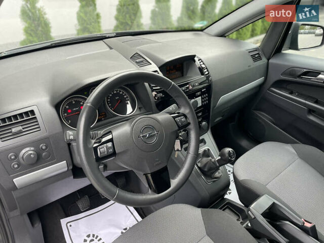 Сірий Опель Зафіра, об'ємом двигуна 1.7 л та пробігом 205 тис. км за 8299 $, фото 2 на Automoto.ua