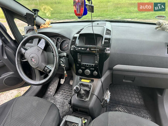 Серый Опель Зафира, объемом двигателя 1.7 л и пробегом 266 тыс. км за 7500 $, фото 2 на Automoto.ua