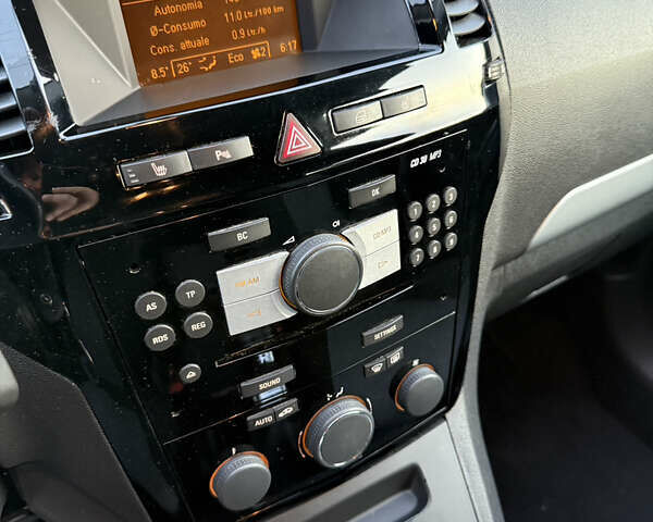 Серый Опель Зафира, объемом двигателя 1.8 л и пробегом 189 тыс. км за 7950 $, фото 12 на Automoto.ua