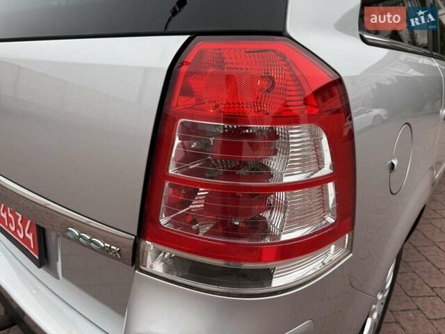 Серый Опель Зафира, объемом двигателя 1.7 л и пробегом 229 тыс. км за 8399 $, фото 40 на Automoto.ua