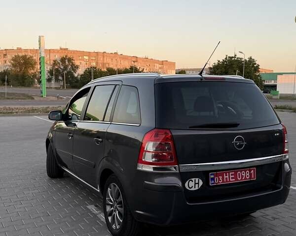 Серый Опель Зафира, объемом двигателя 1.7 л и пробегом 250 тыс. км за 7750 $, фото 3 на Automoto.ua