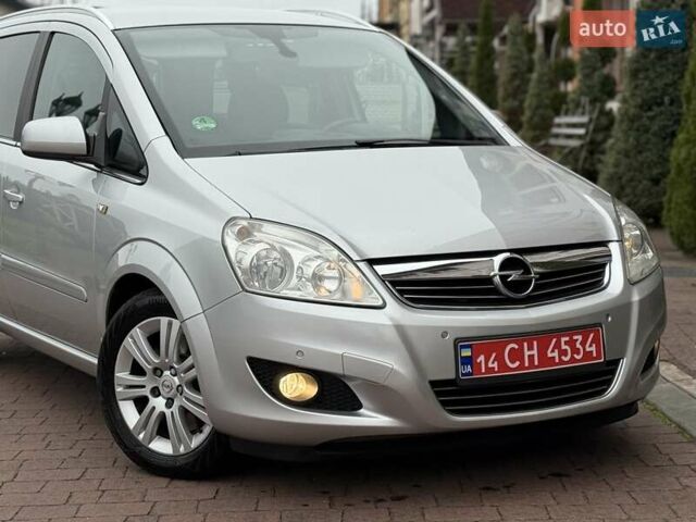 Серый Опель Зафира, объемом двигателя 1.7 л и пробегом 229 тыс. км за 8399 $, фото 19 на Automoto.ua
