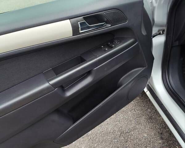 Серый Опель Зафира, объемом двигателя 1.6 л и пробегом 191 тыс. км за 6700 $, фото 22 на Automoto.ua