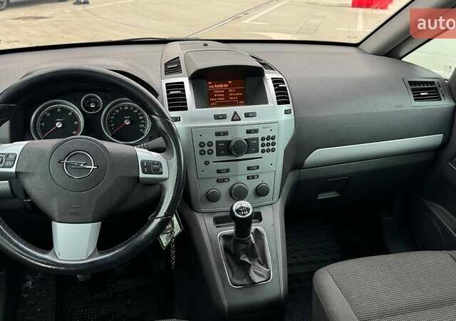 Серый Опель Зафира, объемом двигателя 1.7 л и пробегом 321 тыс. км за 6990 $, фото 11 на Automoto.ua
