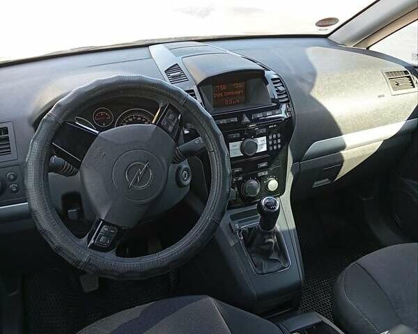 Серый Опель Зафира, объемом двигателя 1.6 л и пробегом 200 тыс. км за 7799 $, фото 10 на Automoto.ua