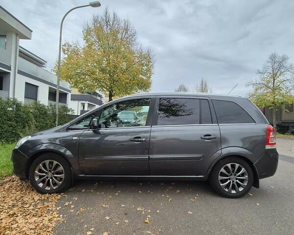 Серый Опель Зафира, объемом двигателя 1.7 л и пробегом 250 тыс. км за 7700 $, фото 7 на Automoto.ua