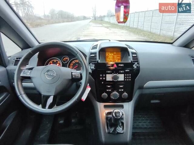 Серый Опель Зафира, объемом двигателя 1.7 л и пробегом 248 тыс. км за 7600 $, фото 23 на Automoto.ua