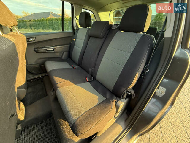 Серый Опель Зафира, объемом двигателя 1.7 л и пробегом 257 тыс. км за 7200 $, фото 33 на Automoto.ua