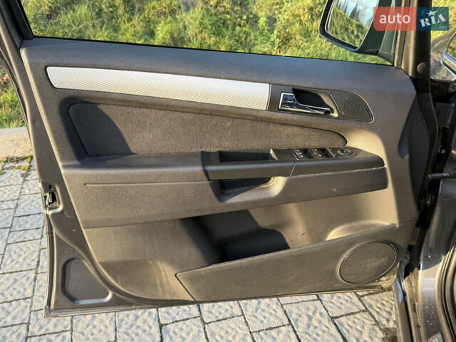 Серый Опель Зафира, объемом двигателя 1.7 л и пробегом 257 тыс. км за 7200 $, фото 34 на Automoto.ua