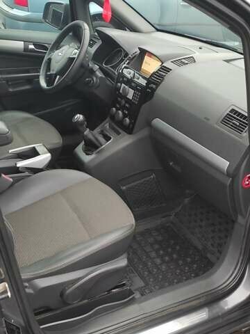 Серый Опель Зафира, объемом двигателя 1.69 л и пробегом 280 тыс. км за 6700 $, фото 1 на Automoto.ua