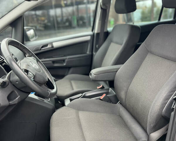 Сірий Опель Зафіра, об'ємом двигуна 1.6 л та пробігом 205 тис. км за 8200 $, фото 46 на Automoto.ua