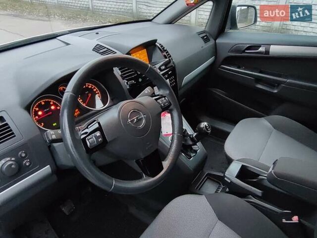 Серый Опель Зафира, объемом двигателя 1.7 л и пробегом 248 тыс. км за 7600 $, фото 22 на Automoto.ua