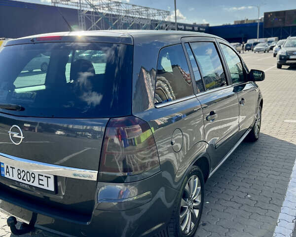 Серый Опель Зафира, объемом двигателя 1.7 л и пробегом 212 тыс. км за 6500 $, фото 10 на Automoto.ua