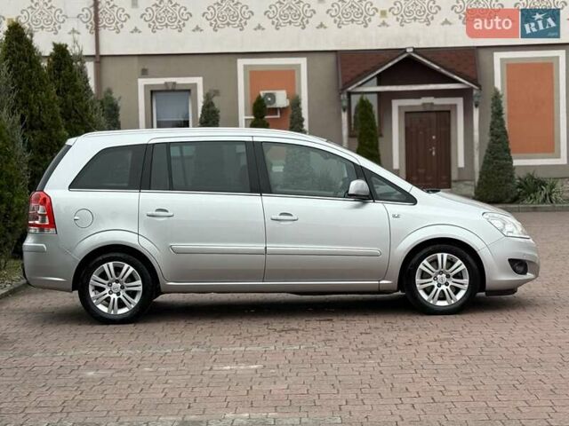 Серый Опель Зафира, объемом двигателя 1.7 л и пробегом 229 тыс. км за 8399 $, фото 59 на Automoto.ua