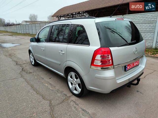 Серый Опель Зафира, объемом двигателя 1.7 л и пробегом 248 тыс. км за 7600 $, фото 7 на Automoto.ua