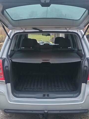 Серый Опель Зафира, объемом двигателя 1.6 л и пробегом 234 тыс. км за 7650 $, фото 5 на Automoto.ua