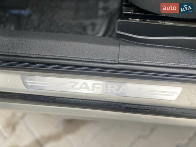 Сірий Опель Зафіра, об'ємом двигуна 1.7 л та пробігом 238 тис. км за 8000 $, фото 21 на Automoto.ua