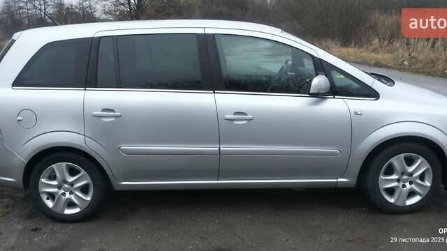 Серый Опель Зафира, объемом двигателя 1.6 л и пробегом 234 тыс. км за 7650 $, фото 3 на Automoto.ua