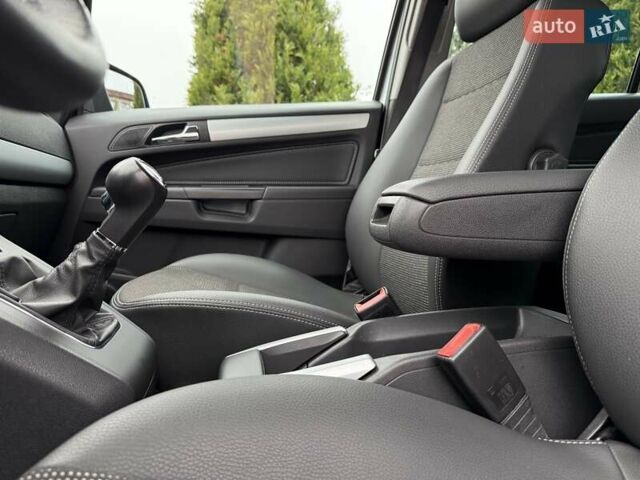 Серый Опель Зафира, объемом двигателя 1.7 л и пробегом 229 тыс. км за 8399 $, фото 107 на Automoto.ua